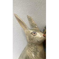 Oude grote papier mache paashaas