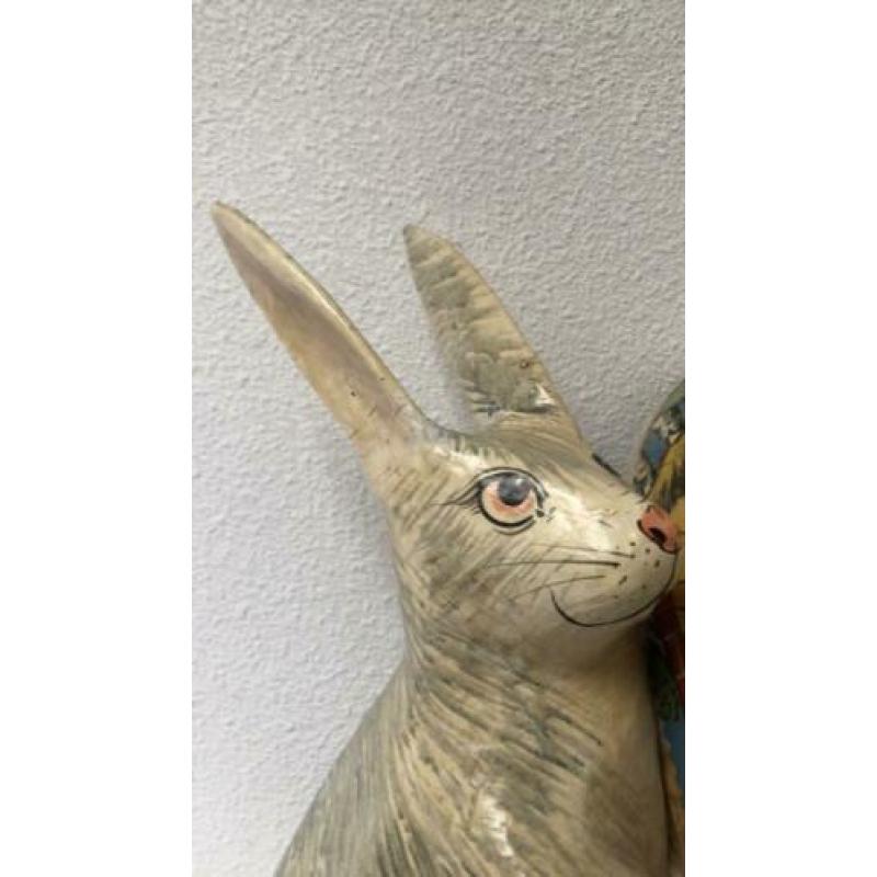 Oude grote papier mache paashaas