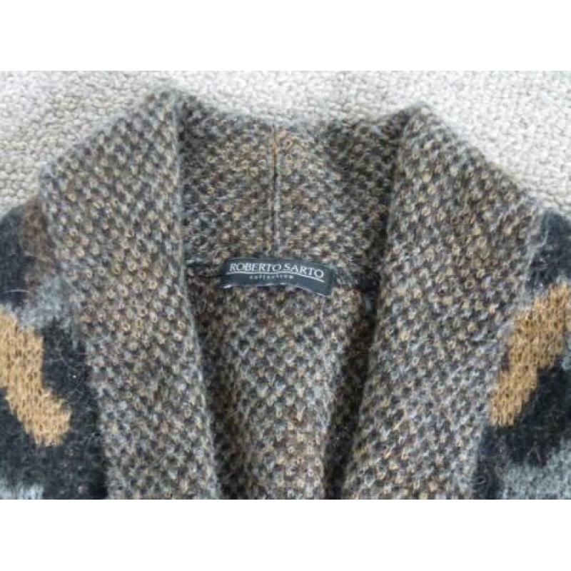 Vest van ROBERTO SARTO maat 40 valt ruim.