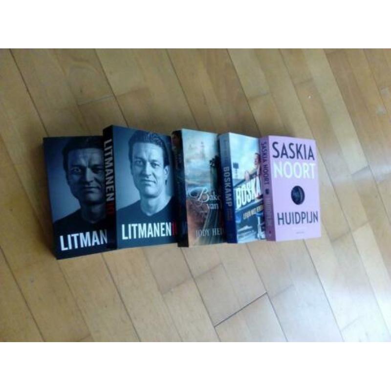 Een stapel nieuwe Nederlands Talige Boeken