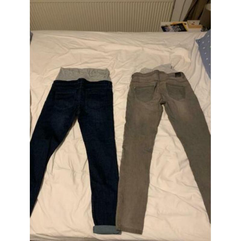 Twee zwangerschapsbroeken