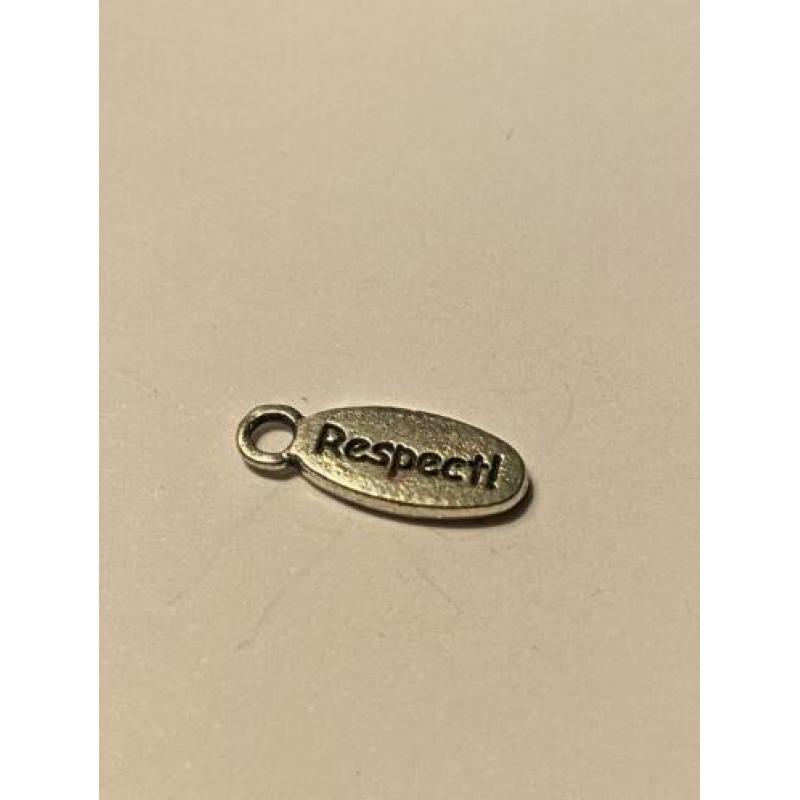 Bedel "succes" 15 x 6 mm . Zilverkleurig. Bedelnr. 0077
