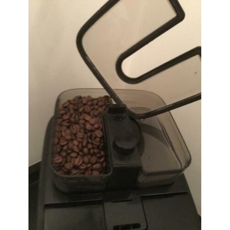* PHILIPS HD7769/00 koffiemachine maalt 2 srtn bonen zwart