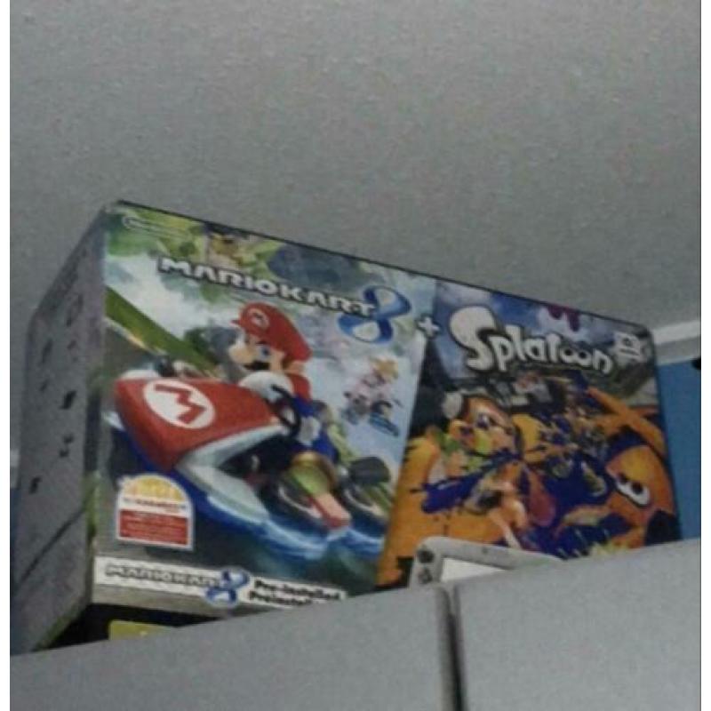 Wii u met 4 games+amiibo en toebehoren
