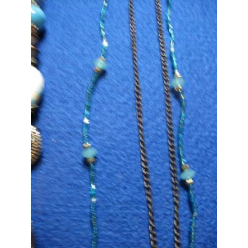 kettingen met blauw