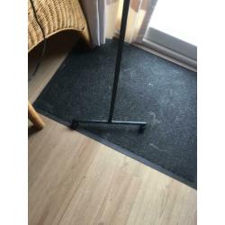 2 zwarte ijzeren kandelaars