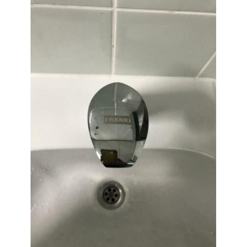 Villeroy & Boch wastafels met Franke sensorkraan €150,-