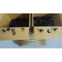Stoffeerders sier nagels / spijkers en band / stofferen