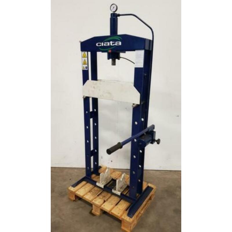 Werkplaatspers Ciata 15 Ton handbediend