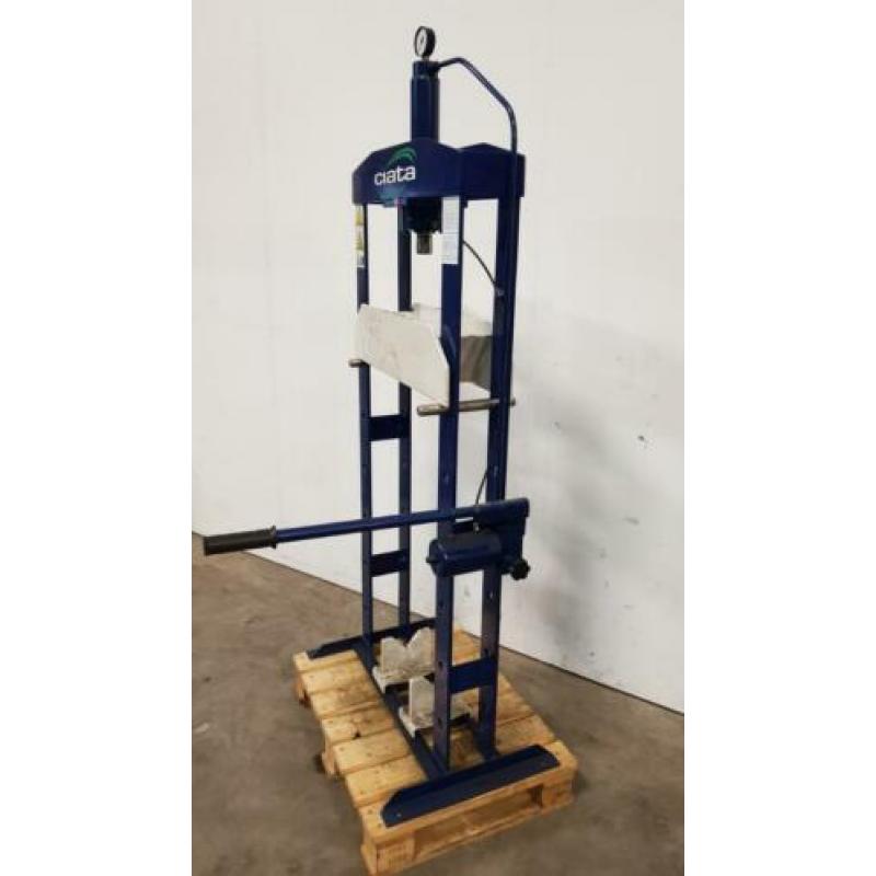 Werkplaatspers Ciata 15 Ton handbediend