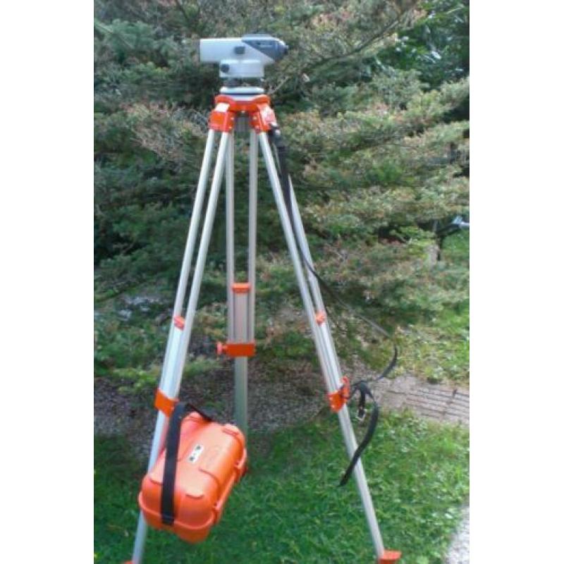 Waterpasinstrument. complete set. IZGS.