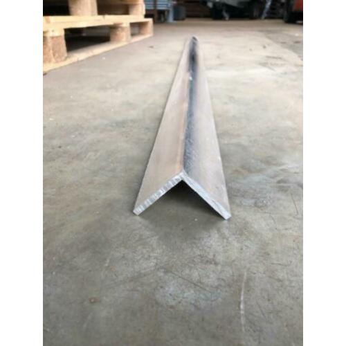 1378. Aluminium hoek / hoeklijn / profiel / 60x60x6mm
