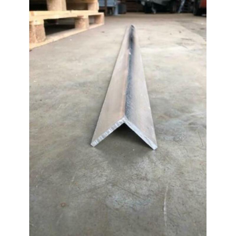1378. Aluminium hoek / hoeklijn / profiel / 60x60x6mm