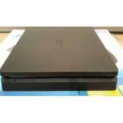 PlayStation 4 slim 500GB HDR 2019 , paar keer gebruikt!