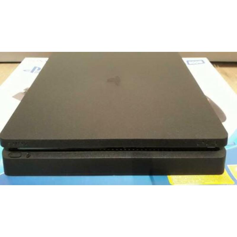 PlayStation 4 slim 500GB HDR 2019 , paar keer gebruikt!
