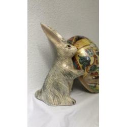 Oude grote papier mache paashaas