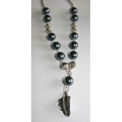 Ketting met grijze glasparels en zilverkleurige kralen