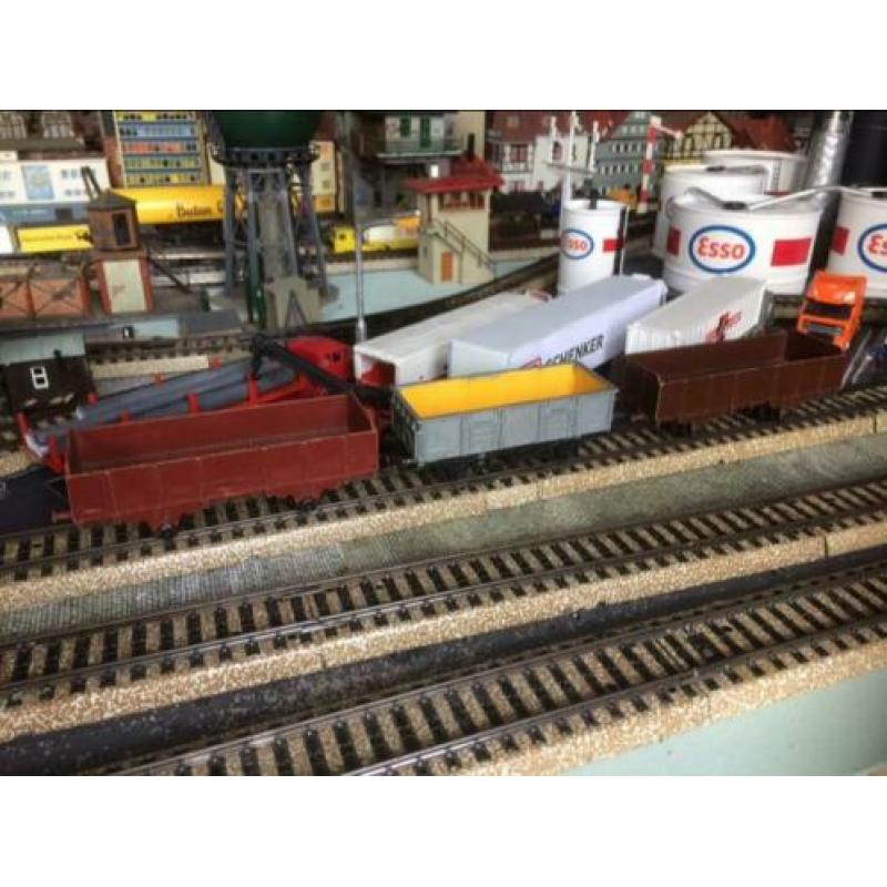 Drie open wagons oa JOUEF schaal HO