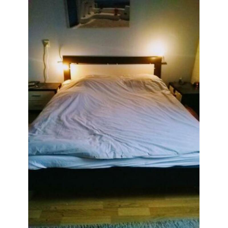 salaapbed te koop met 2 nachtkastje