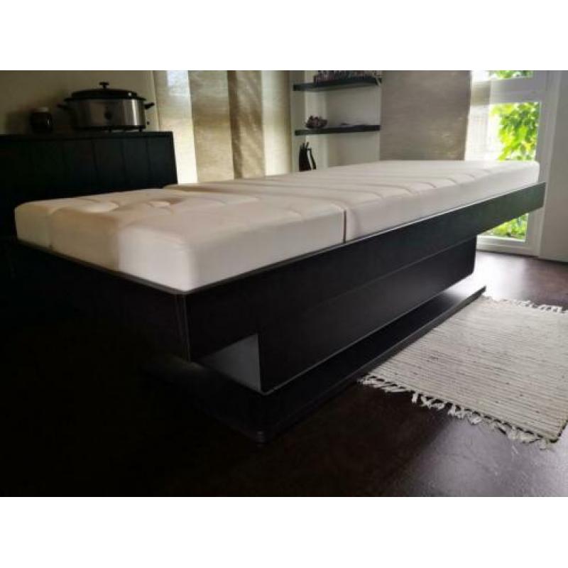 Exclusieve Wellnessbank behandelstoel massagetafel beauty