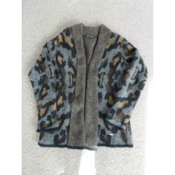 Vest van ROBERTO SARTO maat 40 valt ruim.