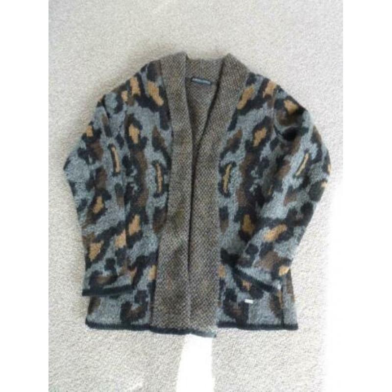 Vest van ROBERTO SARTO maat 40 valt ruim.
