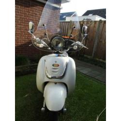 IVA retro scooter met nieuw Windscherm.