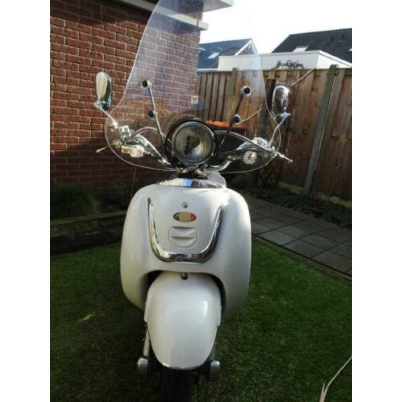 IVA retro scooter met nieuw Windscherm.
