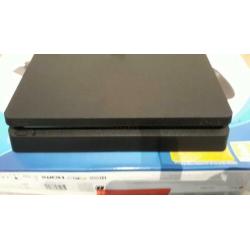 PlayStation 4 slim 500GB HDR 2019 , paar keer gebruikt!