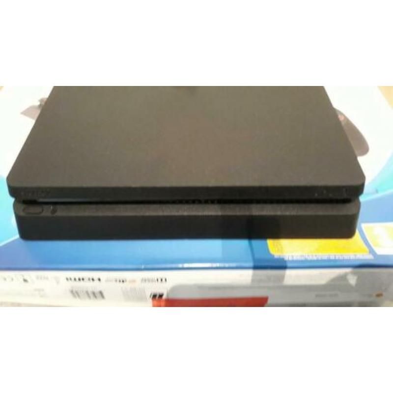 PlayStation 4 slim 500GB HDR 2019 , paar keer gebruikt!