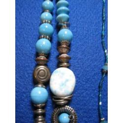 kettingen met blauw