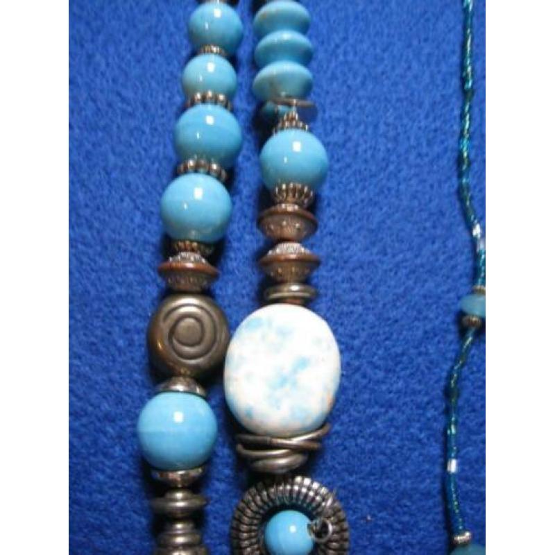kettingen met blauw