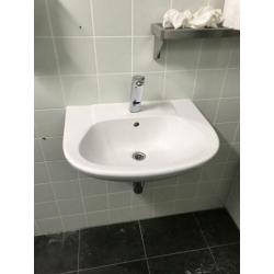 Villeroy & Boch wastafels met Franke sensorkraan €150,-