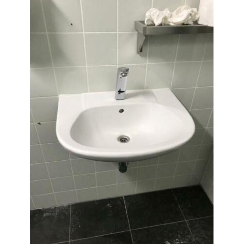 Villeroy & Boch wastafels met Franke sensorkraan €150,-