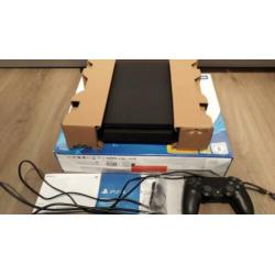 PlayStation 4 slim 500GB HDR 2019 , paar keer gebruikt!
