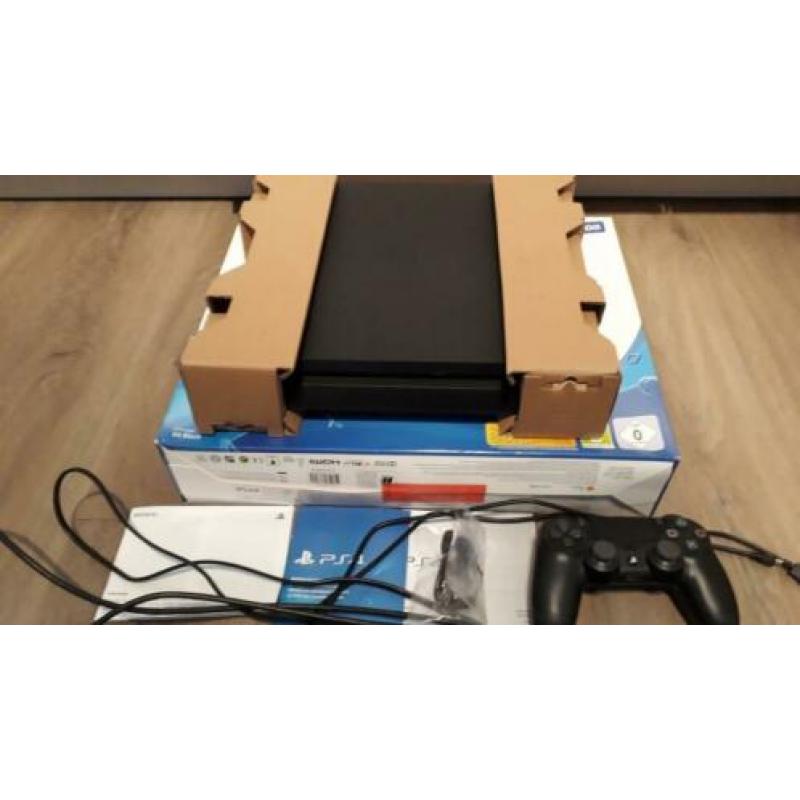 PlayStation 4 slim 500GB HDR 2019 , paar keer gebruikt!