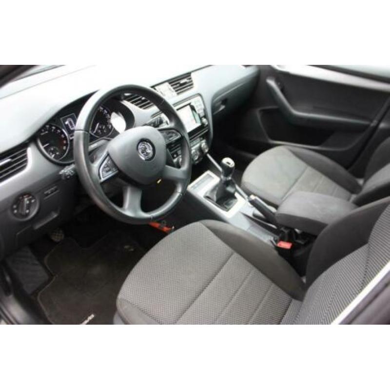 Skoda Octavia Combi 1.6 TDI CLIMA NAVIGATIE PDC CHROOM PRIVA