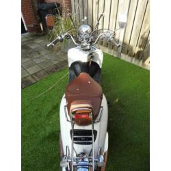 IVA retro scooter met nieuw Windscherm.