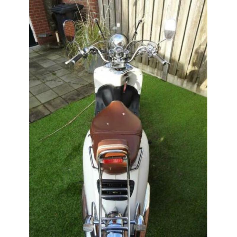 IVA retro scooter met nieuw Windscherm.