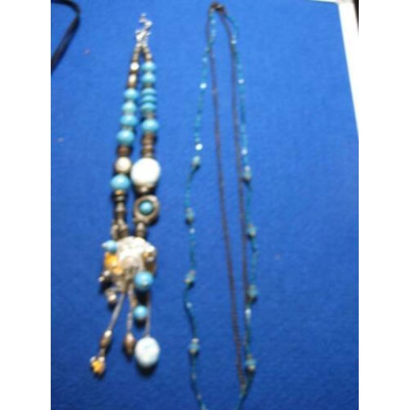kettingen met blauw