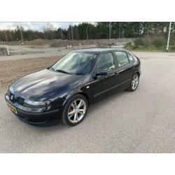 Seat Leon 1.6 77KW 2001 Zwart +set winterbanden