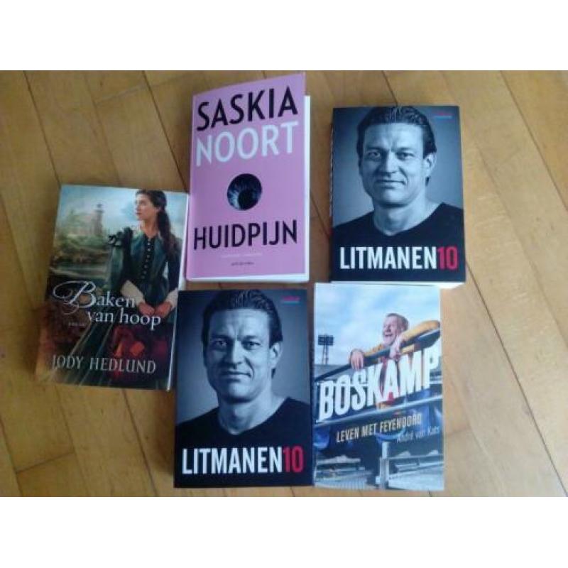 Een stapel nieuwe Nederlands Talige Boeken