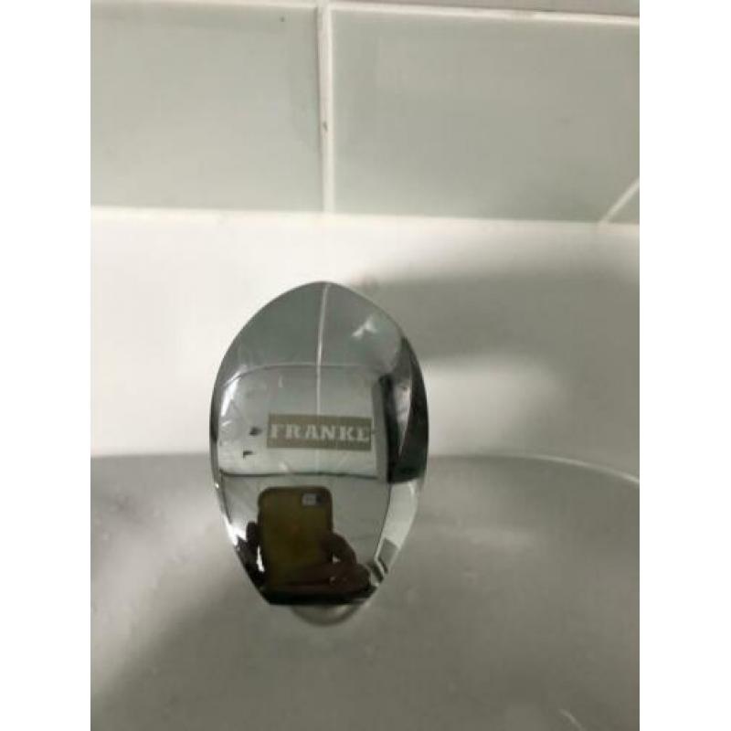 Villeroy & Boch wastafels met Franke sensorkraan €150,-