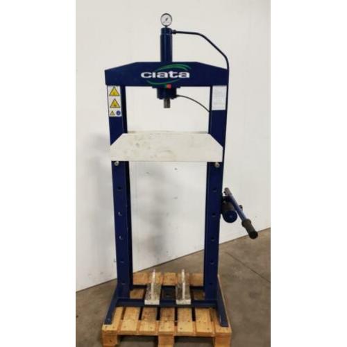 Werkplaatspers Ciata 15 Ton handbediend