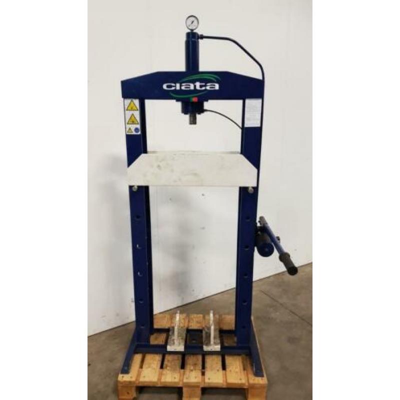 Werkplaatspers Ciata 15 Ton handbediend