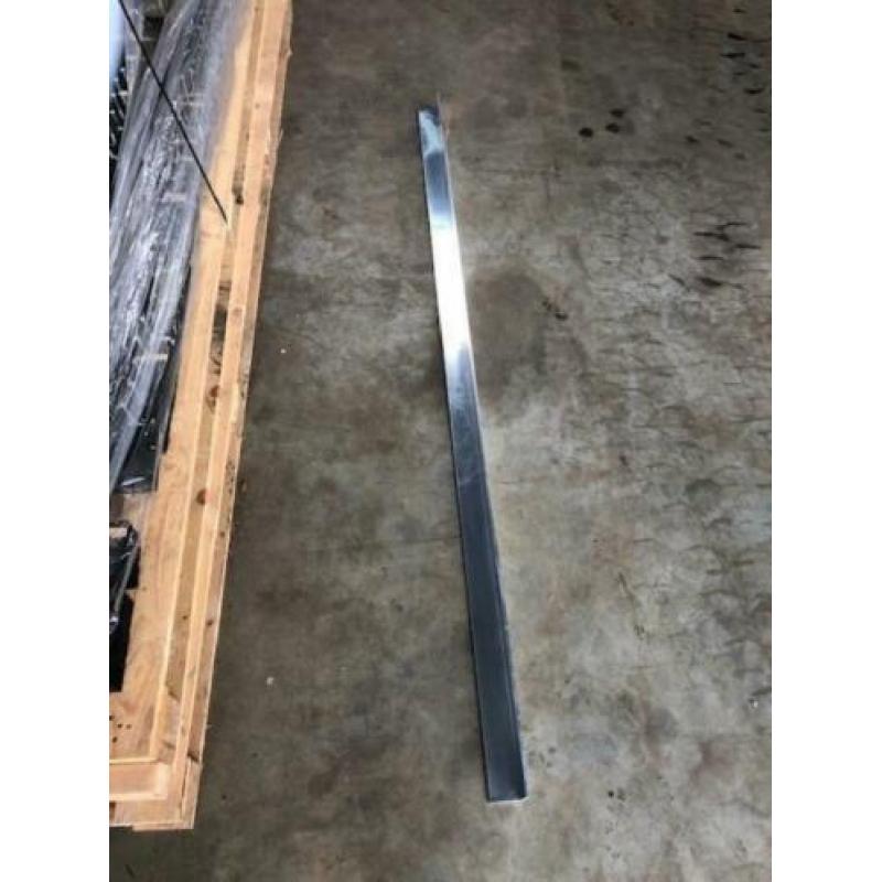 1378. Aluminium hoek / hoeklijn / profiel / 60x60x6mm