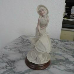biscuit beeld moeder met kinderwagen hoog 20 cm