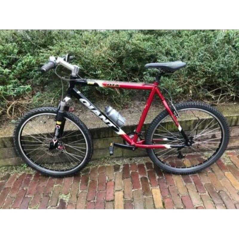 Mooie stoere giant atx mountainbike met schijfrem zgan