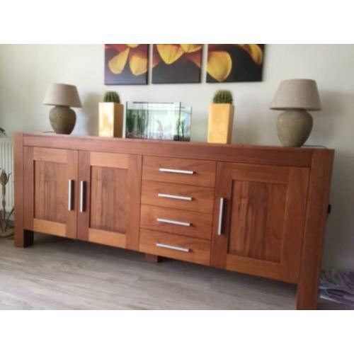 Dressoir + salontafel + vitrinekast