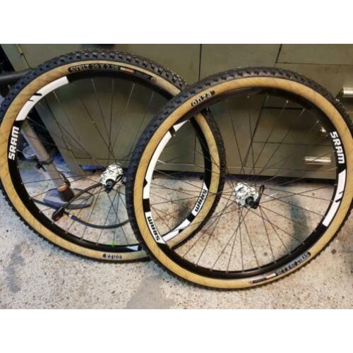 Sram X9 wielset wielen met Onza Svelt banden 29 29er